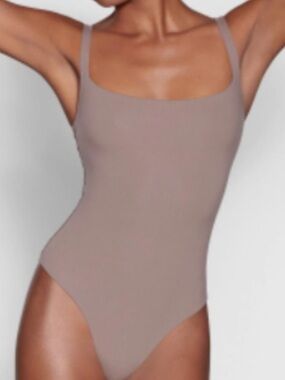 Skims Essential Scoop Neck Bodysuit S/M